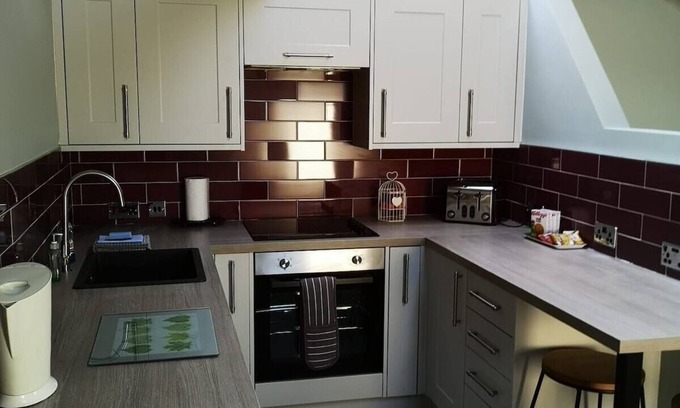 Bilbrough Apartment | Studio 3A, The Carriage House, York 5m. Village.
