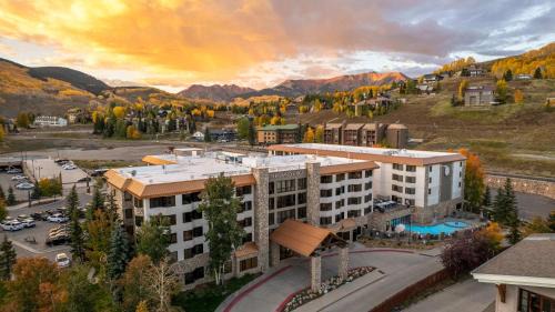 Crested Butte House | Studio 521 Perfect Location with Pool and Hot Tub