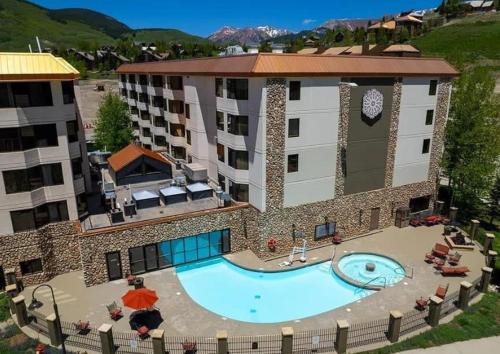 Crested Butte House | Studio 565 Perfect Location with Pool and Hot Tub