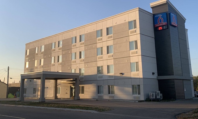 Bruderheim Hotel | Studio 6 Bruderheim, AB