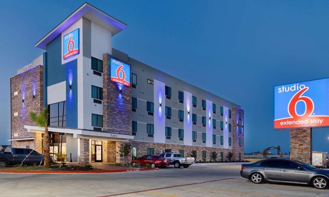 Buda Hotel | Studio 6-Buda, TX