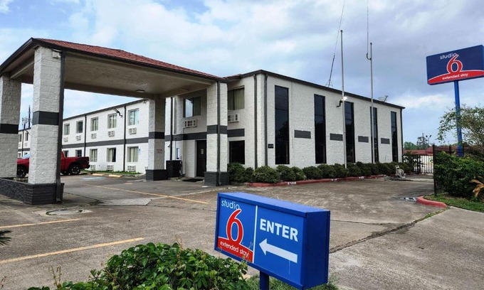 Channelview Hotel | Studio 6 Channelview TX Baytown West