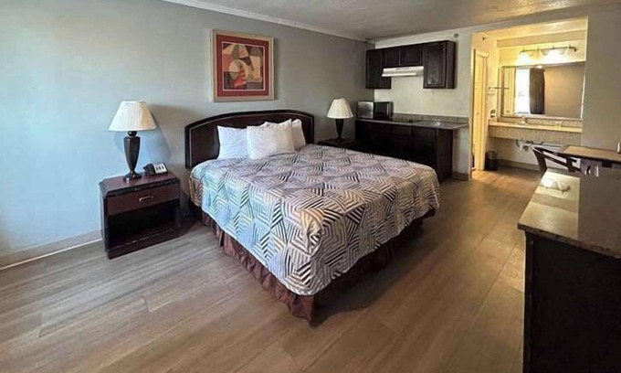 West Meadowbrook Hotel | Studio 6 Fort Worth, TX – Downtown East