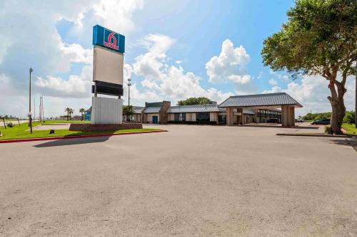 Port Lavaca Hotel | Studio 6 Port Lavaca, TX