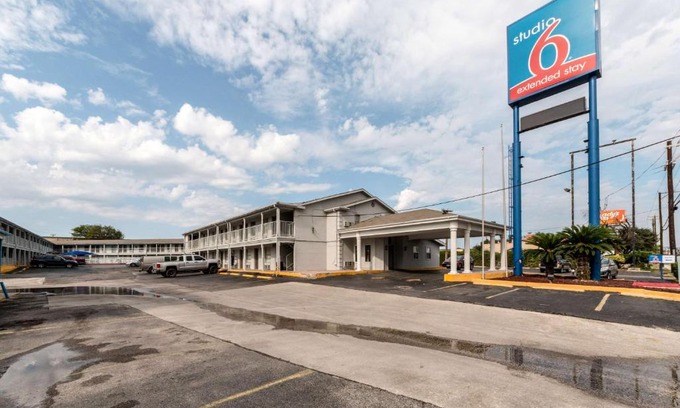 North San Antonio - SAT Hotel | Studio 6-San Antonio, TX - Fort Sam Houston Area