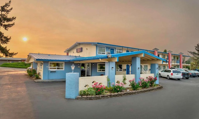 Albany Hotel | Studio 6 Suites - Albany, OR