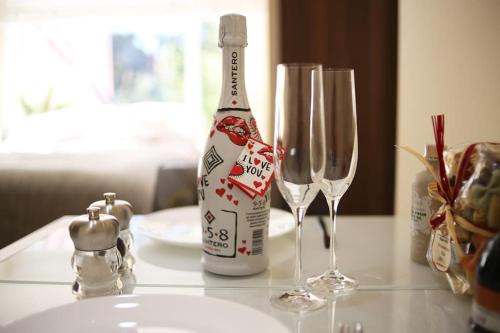 Mapesbury Apartment | studio 69