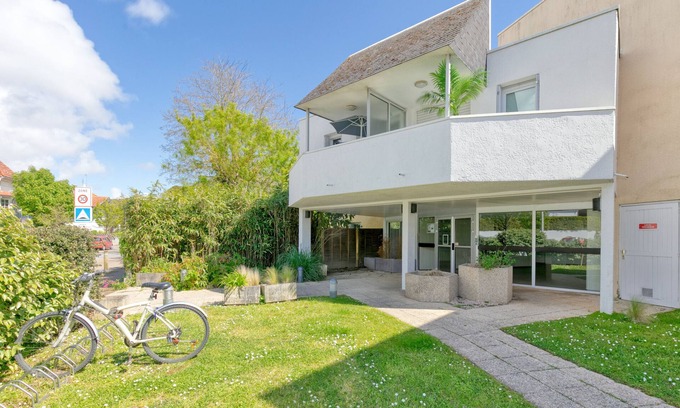 La Baule-Escoublac Apartment | Studio Apartment 'Appartement Avec Balcon' with Balcony
