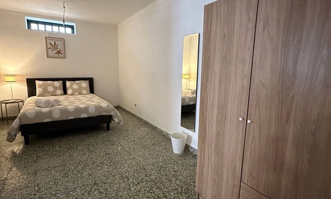Seixal Apartment | Studio Apartment "Braithgate Cosy Basement" with Shared Terrace & Wi-Fi