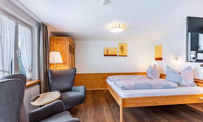 Donaueschingen Apartment | Studio Apartment 'Apartment 2' with Shared Garden, Balcony and Wi-Fi