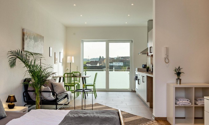 Geratskirchen Apartment | Studio Apartment 'Mina' with Balcony and Wi-Fi