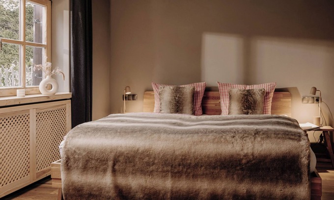 Entfelden Apartment | Studio apartment with large south-facing balcony & mountain view