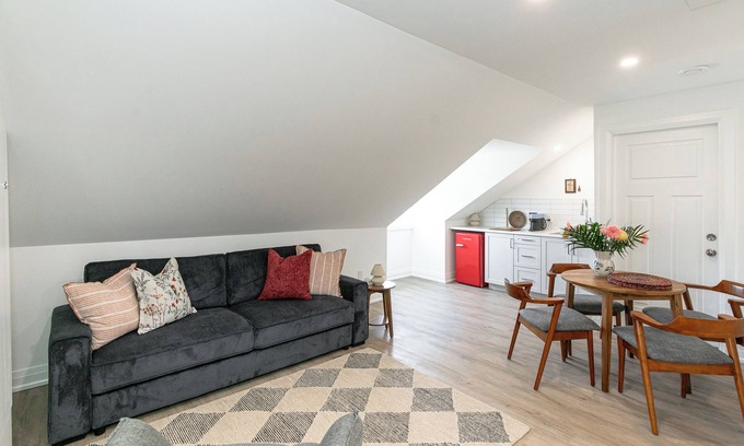 Barrie Apartment | Studio Apartment Downtown Barrie