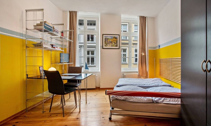 Stralsund Apartment | Studio Apartment 'Ferienwohnung Rügen' with Wi-Fi