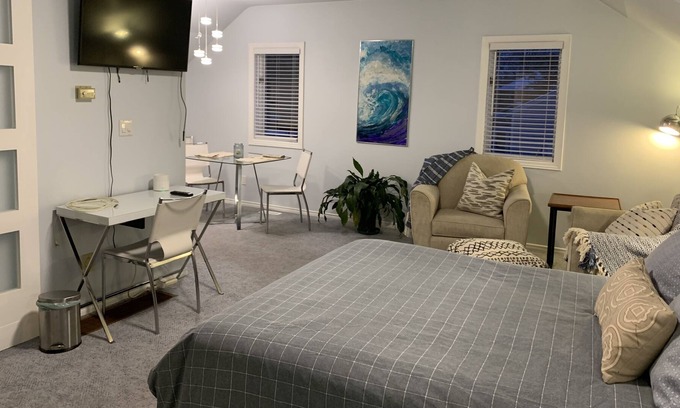 Peterborough Apartment | Studio apartment in beautiful East City area of Peterborough