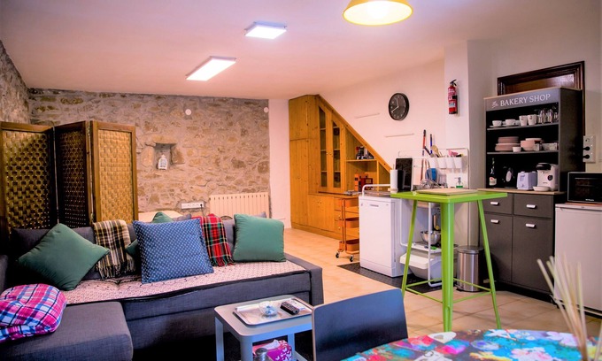 Iurreta Apartment | Studio apartment in a Basque country house with views of the garden.