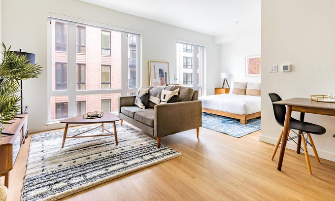 Alphabet Historic District Apartment | Studio Apartment in Portland + Pets OK