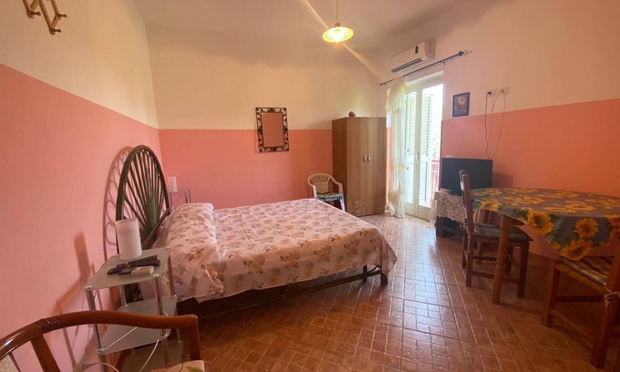Gioiosa Marea Apartment | Studio apartment in a holiday home in Sicily, between sea and countryside, Gioiosa Marea