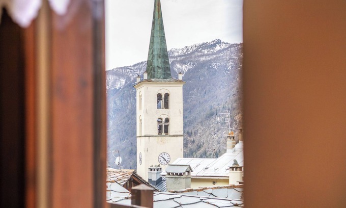 Valtournenche Apartment | Studio Apartment 'Monolocale A Valtournenche' with Mountain View, Shared Garden and Wi-Fi