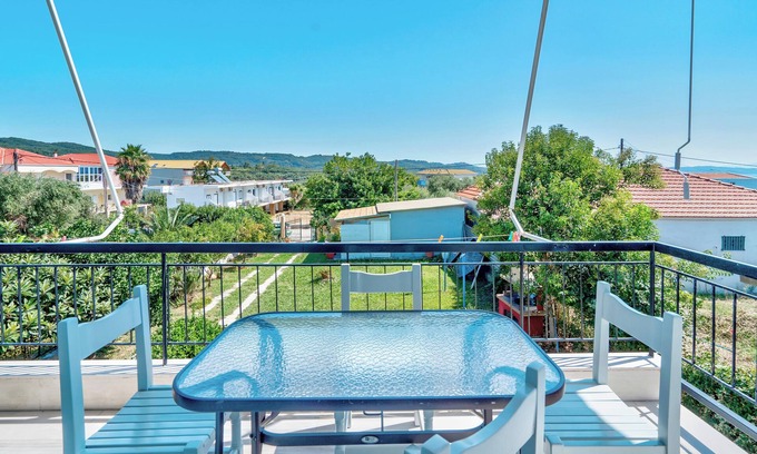 Zalongo Apartment | Studio Apartment 'Labros 4' with Mountain View, Wi-Fi and Air Conditioning