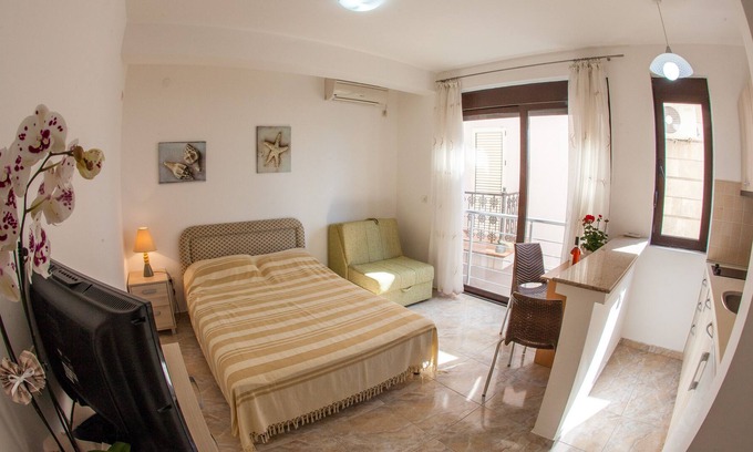 Rafajlovici Apartment | Studio- apartment "Lumiere"