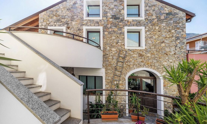 Toirano Apartment | Studio Apartment 'Melograno Agriturismo La Ferla' with Wi-Fi and Air Conditioning