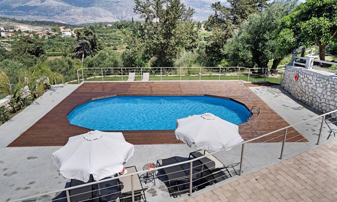 Kaminarata Apartment | Studio Apartment 'Paradiso Verde 103' with Mountain View, Wi-Fi and Air Conditioning
