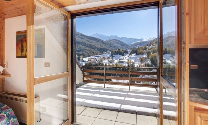 Semogo Apartment | Studio Apartment 'Semogo 1' with Mountain View, Terrace & Balcony