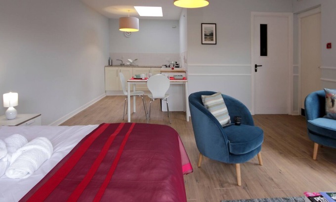Dungannon Apartment | Studio Apt w/kitchen, dining area and parking