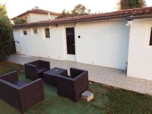 Castres Apartment | studio au calme wifi 600m centre ville parking gratuit devant