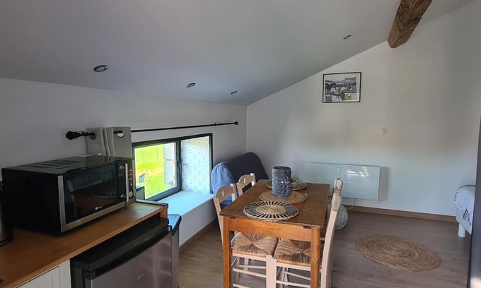Sainte-Ouenne Apartment | Studio au milieu des animaux