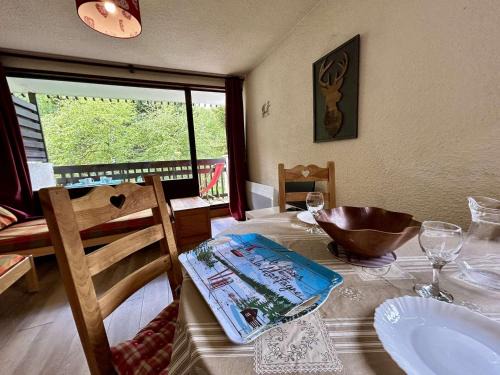 La Salle-les-Alpes Apartment | Studio avec coin montagne - 4 pers, à 100m des télécabines, piscine, parking, casier à ski - FR-1-330F-94