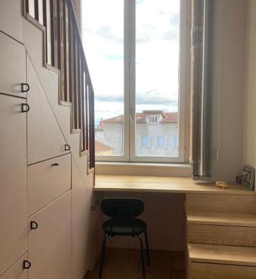 1st Arrondissement Apartment | Studio avec vue