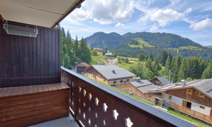 Notre-Dame-de-Bellecombe Apartment | Studio cabine cosy à 1450m avec vue et balcon, proche téléski - FR-1-505-19