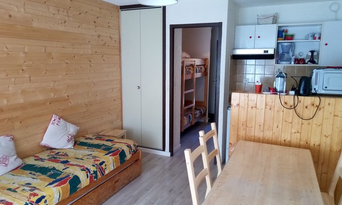 Pralognan-la-Vanoise Apartment | Studio cabin in the center of the resort