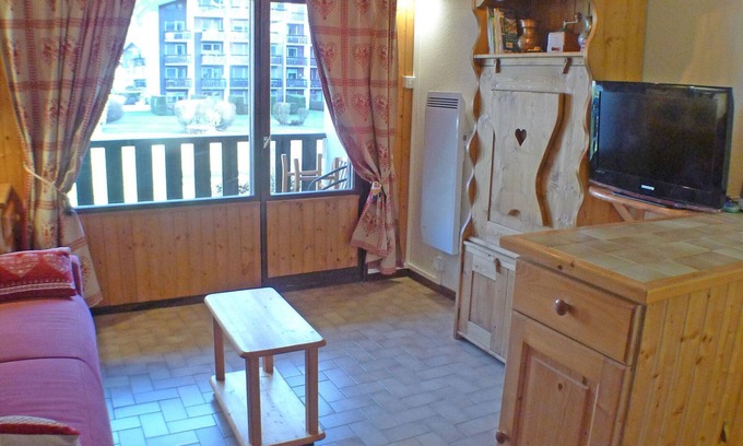Samoens Apartment | Studio cabin, balcony, internet, pets allowed
