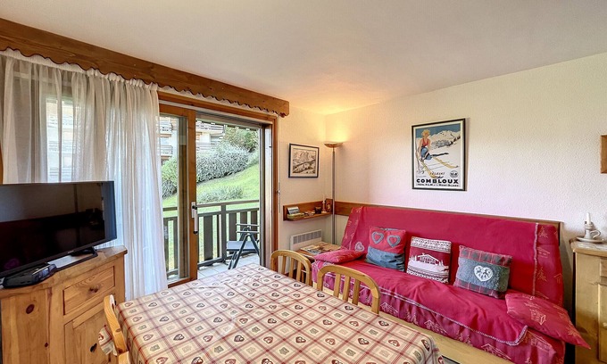 Combloux Apartment | Studio cabin near Combloux center, 4 pax, balcony, parking