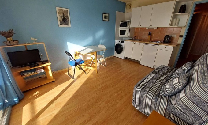 Arzon Apartment | Studio Cabin sleeps 3 Crouesty port view