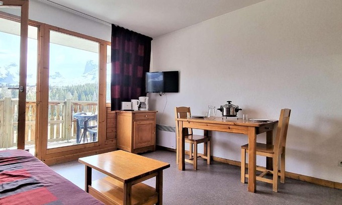 Saint-Etienne-en-Devoluy Apartment | Studio cabine 2 pers, sud, balcon, à 100m télésiège, ski locker - FR-1-525-196