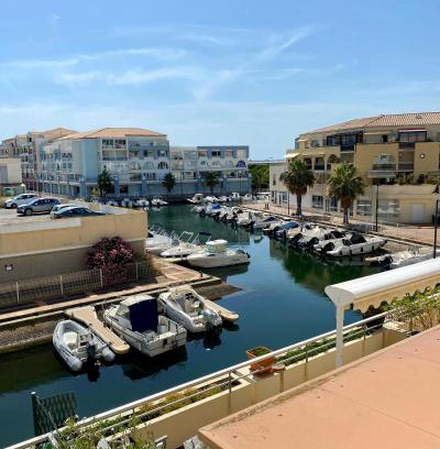 Sete Apartment | Studio cabine climatisé de 20m2 avec place de parking privée