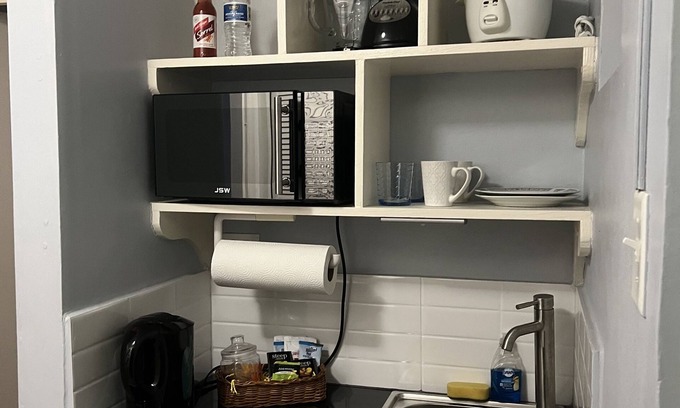 Constant Spring Hotel | Studio Chateau - Manor Park, Kingston 8