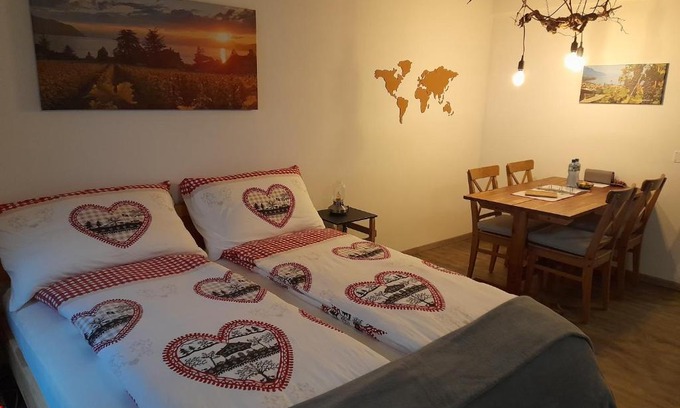 Villeneuve Apartment | Studio chez un vigneron au village au 2ème étage sans ascenseur
