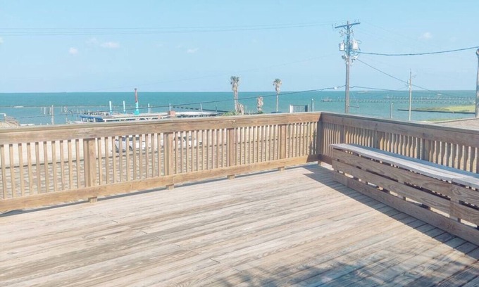 Taylor Apartment | Studio Condo With Bay View!