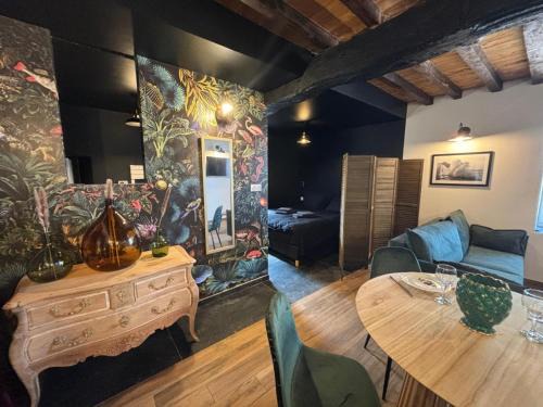 Montaigu-le-Blin Apartment | Studio cosy avec baignoire balnéo près de Vichy - FR-1-489-520