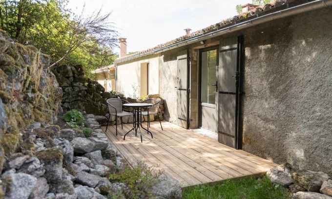 Mortagne-sur-Sevre House | Studio cosy rénové avec terrasse privative, pour 2 personnes, proche de la Sèvre - FR-1-426-483