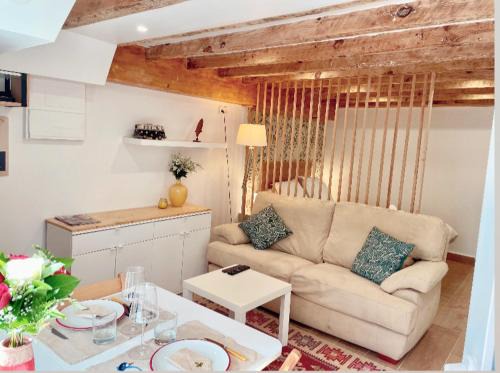 Hendaye Apartment | Studio COZY avec jardin au centre ville d'Hendaye à 10 minutes d'Espagne