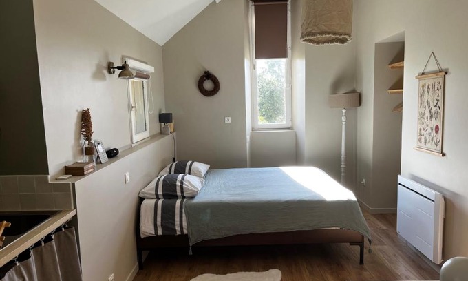 Saint-Jean-des-Mauvrets Apartment | Studio du Grand Beaumont