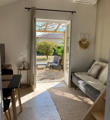 Ales Apartment | Studio dans les pins