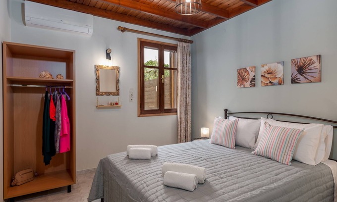 Kefalonia Apartment | Studio De Bosset - Within walking distace from Argostoli and Historic Bridge
