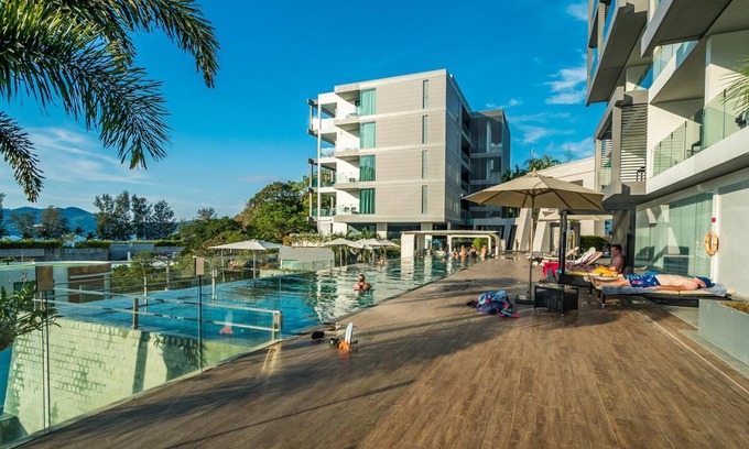 Patong Apartment | Studio direct pool access Merlin/Tri Trang beach